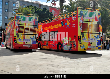 L'open top bus sighteeing dans le Parque Santa Catalina, arrêts de bus. Las Palmas, Gran Canaria, Îles Canaries, Espagne, Europe. Banque D'Images