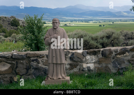 Statue en face de la chapelle de Tous les Saints sur une colline au-dessus de San Luis Colorado où le Chemin de Croix sont situées Banque D'Images