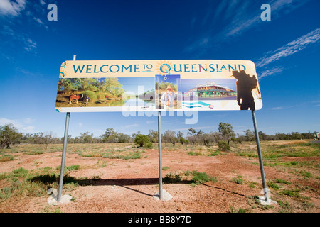 Bienvenue à Queensland signes sur la frontière avec la Nouvelle-Galles du Sud, Australie Banque D'Images