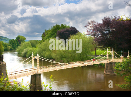 Passerelle pour piétons au-dessus de Victoria River Wye Hereford Royaume-Uni Banque D'Images