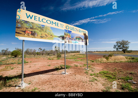 Bienvenue à Queensland signes sur la frontière avec la Nouvelle-Galles du Sud, Australie Banque D'Images