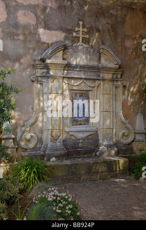 Le Comté de Monterey, CA Prière jardin dans le Carmel Mission Basilica (1797) - Mission San Carlos Borromeo del Rio Carmelo Banque D'Images