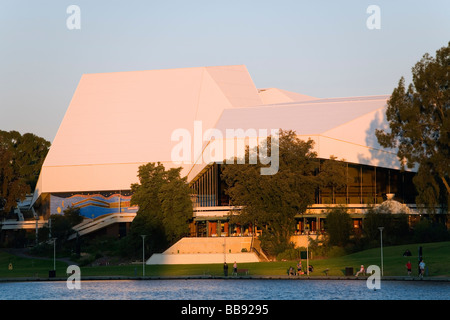 L'Adelaide Festival Centre sur la rivière Torrens. Adélaïde, Australie du Sud, Australie Banque D'Images