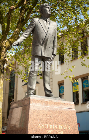 Statue d'Aneurin Bevan fondateur de l'UK National Health Service le centre-ville de Cardiff Wales UK Banque D'Images