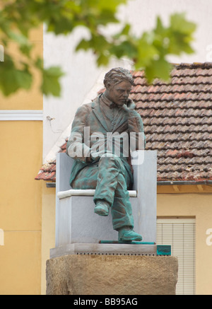 Statue de Federico Garcia Lorca 1898 à 1936 par le sculpteur Antonio Martinez Villa Fuente Vaqueros Province de Grenade Espagne Banque D'Images