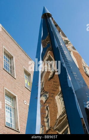 L'énigme de la sculpture à Exeter High Street Banque D'Images