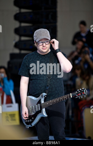 22 mai NEW YORK Pete Wentz Patrick Stump, Andy Hurley et Joe Trohman de Fall Out Boy effectue pendant le concert NBC Today Show Banque D'Images