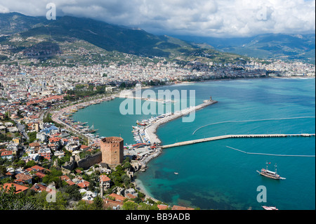 Port et Tour Rouge (Kisil Kule) Vue du château, Alanya, Turquie, Côte Méditerranéenne Banque D'Images