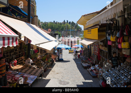 Boutiques dans la vieille ville (Kaleici), Antalya, côte méditerranéenne de la Turquie, Banque D'Images