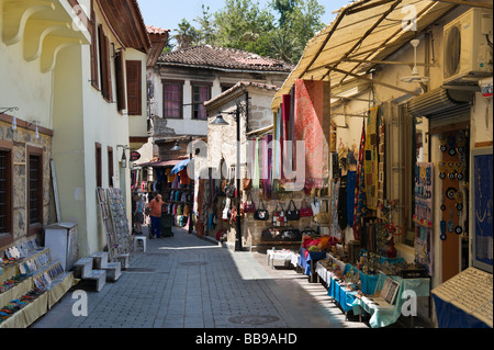 Boutiques dans la vieille ville (Kaleici), Antalya, côte méditerranéenne de la Turquie, Banque D'Images