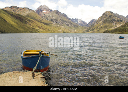 Queracocha lake, Ancash, Pérou. 3980 mètres au-dessus du niveau de la mer. Banque D'Images