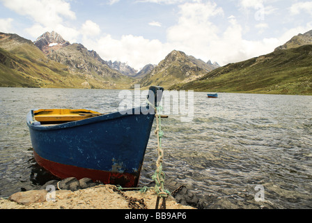 Queracocha lake, Ancash, Pérou. 3980 mètres au-dessus du niveau de la mer. Banque D'Images