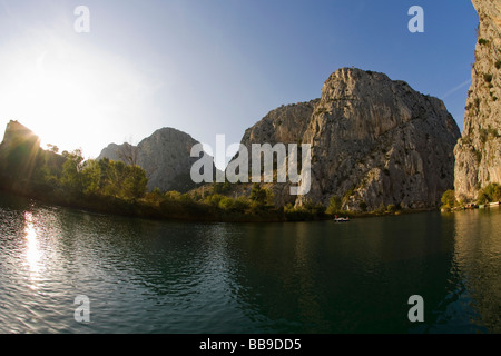 La rivière Cetina dans soleil d'été omis de la côte dalmate Croatie Dalmatie Banque D'Images