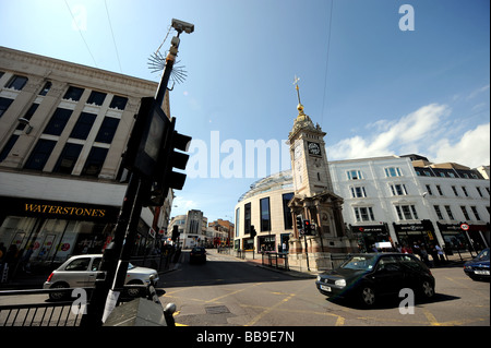 Caméra de surveillance donnant sur la tour de l'horloge de la zone centre-ville de Brighton Banque D'Images