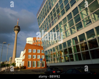 Le Neuer Zollhof de bâtiments par l'architecte Frank Gehry au Medienhafen - Düsseldorf - Allemagne Banque D'Images