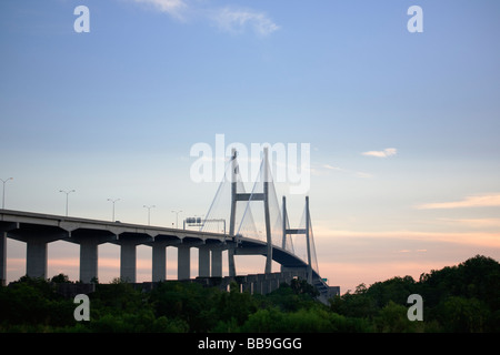 Talmadge Memorial Bridge enjambe la rivière Savannah Savannah Georgia USA Banque D'Images