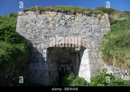 Ancien four à chaux à islandmagee portmuck le comté d'Antrim en Irlande du Nord fours à chaux sont utilisés pour convertir en chaux La chaux vive Banque D'Images