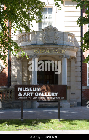 Art gallery museum worthing ville balnéaire Sussex England uk go Banque D'Images