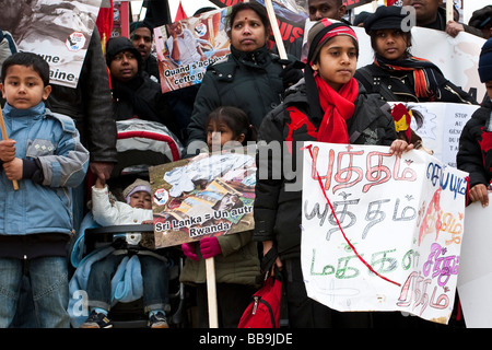 Tigres tamouls manifestent à Paris contre le gouvernement du Sri Lanka dans le cadre de la guerre contre les rebelles des Tigres tamouls. Banque D'Images