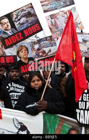 Tigres tamouls manifestent à Paris contre le gouvernement du Sri Lanka dans le cadre de la guerre contre les rebelles des Tigres tamouls. Banque D'Images