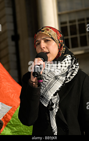 Salma Yaqoob respect chef parti à protester contre Gaza Birmingham Banque D'Images