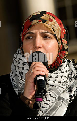 Salma Yaqoob respect chef parti à protester contre Gaza Birmingham Banque D'Images