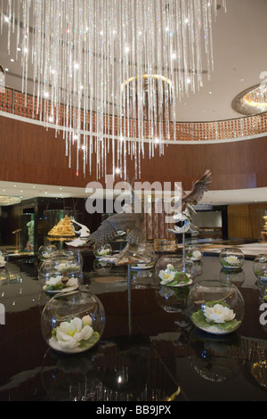 Un affichage est visible dans le hall du Grand Lisboa de Macao, Chine Banque D'Images