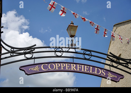 Copperfields Shopping Arcade panneau d'entrée, High Street, Dartford, Kent, Angleterre, Royaume-Uni Banque D'Images