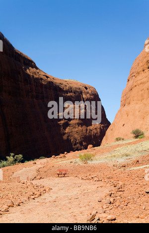 Walpa Gorge à Kata Tjuta (les Olgas). Le Parc National d'Uluru-Kata Tjuta, Territoire du Nord, Australie Banque D'Images