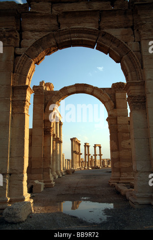 Palmyre. Fac̜ade de l'arc de triomphe - Syrie - Bonfils Stock Photo