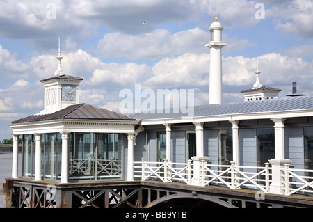 Gravesend Town Pier, Gravesend, Kent, Angleterre, Royaume-Uni Banque D'Images