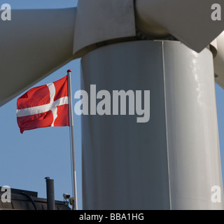 Les Jardins de Tivoli à Copenhague a placé une Vesta wind turbine à l'avant de la salle de Concert cet été. Banque D'Images