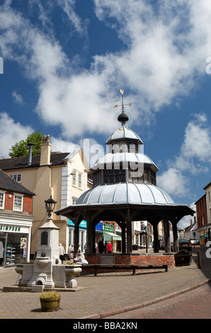 UK Angleterre Norfolk North Walsham Croix marché reconstruite en 1602 et town clock Banque D'Images