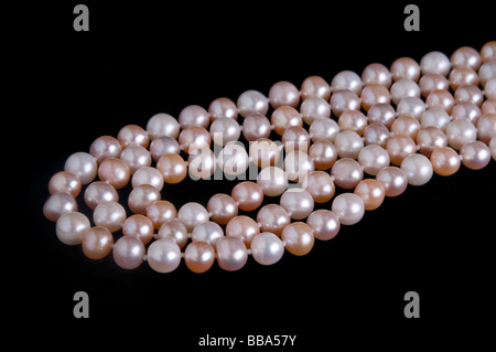 Collier de perle, argent et perles d'eau douce couleur pêche Banque D'Images