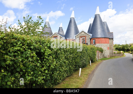 Mesdames gris Oast près de Crouch Wrotham Kent ainsi nommée en raison des toits d'ardoises au lieu de la tuile rouge traditionnel peg Banque D'Images