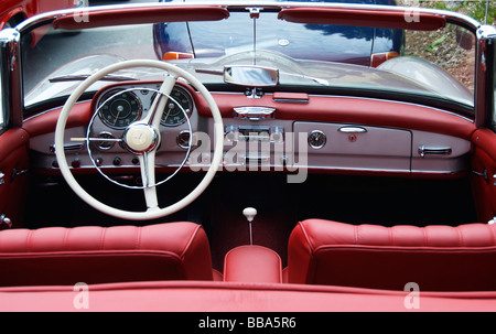 Vieille Mercedes 190 SL cabriolet, vue intérieure Banque D'Images