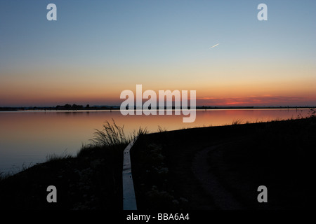 Coucher de soleil sur la rivière waveney,burgh castle, GorlestonNorfolk,UK Banque D'Images