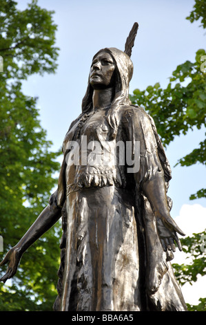 Statue de Pocahontas, St.George's Church, Gravesend, Kent, Angleterre, Royaume-Uni Banque D'Images