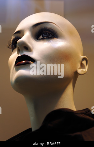 Bald female mannequin Banque D'Images