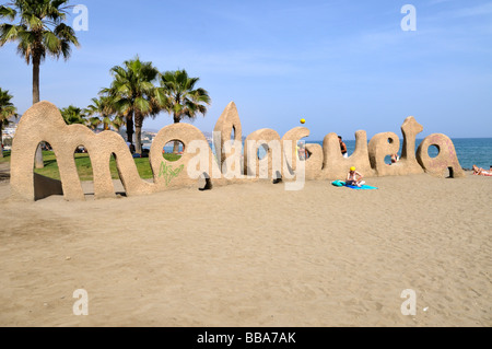 Inscrivez-vous sur la plage de Malagueta dans la ville de Malaga, Costa del Sol, Espagne Banque D'Images