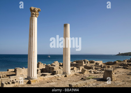 Ville ruine Tharros, colonnes corinthiennes, Péninsule de Sinis, province de Sassari, Sardaigne, Italie Banque D'Images