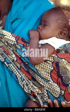 Scène de village Kunda sth luangwa Zambie zone de gestion du gibier Banque D'Images