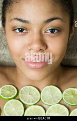 Une jeune femme ayant un traitement spa