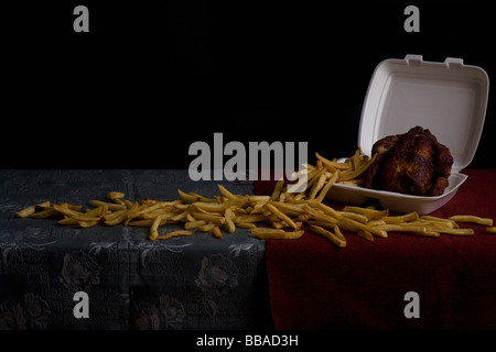 Frites et poulet rôti, still life Banque D'Images