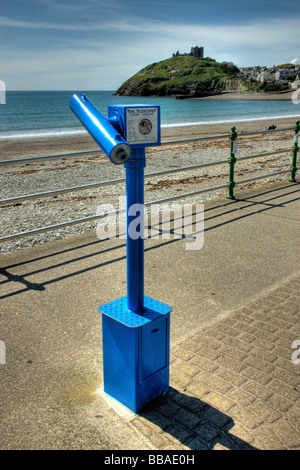 Télescope à bord de Criccieth, Nord du Pays de Galles Banque D'Images