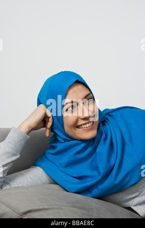 Portrait d'une femme portant un hijab Banque D'Images