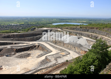 Carrière à ciel ouvert dans la vallée de Cheddar hils autour de près de Bristol en Angleterre Banque D'Images