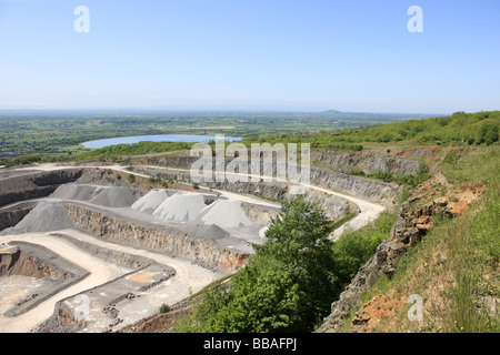 Carrière à ciel ouvert dans la vallée de Cheddar hils autour de près de Bristol en Angleterre Banque D'Images