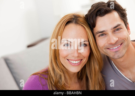 Young couple smiling Banque D'Images