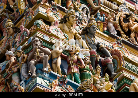 Détail montrant les divinités sculptées sur la passerelle tours (gopuram) du Temple de Marundeeswarar à Chennai, Inde. Banque D'Images